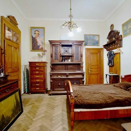 "Eva Stories" Movie Apartment On Rynok Square Lviv Exterior photo